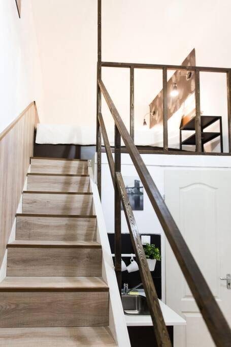 Central Budget Lofts Apartment Budapest Ngoại thất bức ảnh