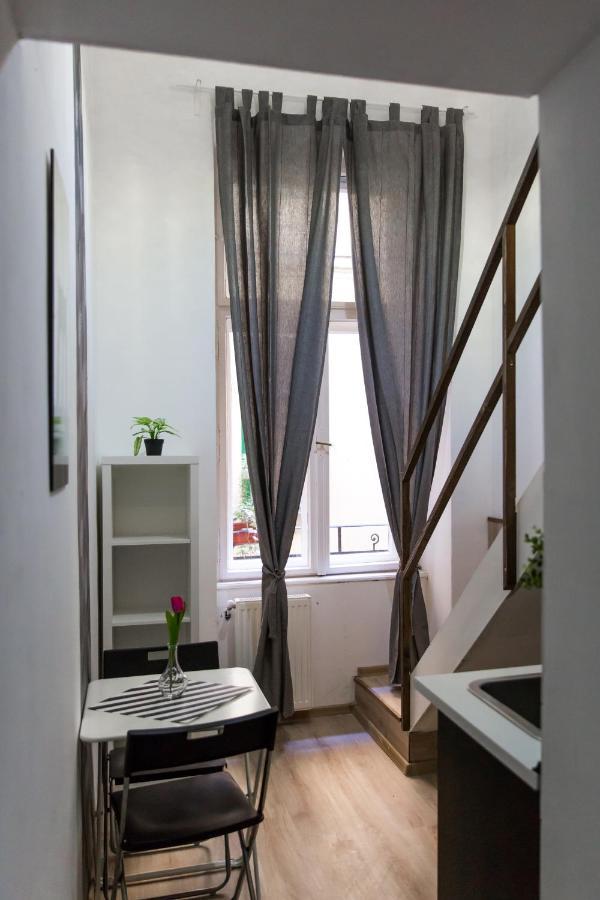 Central Budget Lofts Apartment Budapest Ngoại thất bức ảnh
