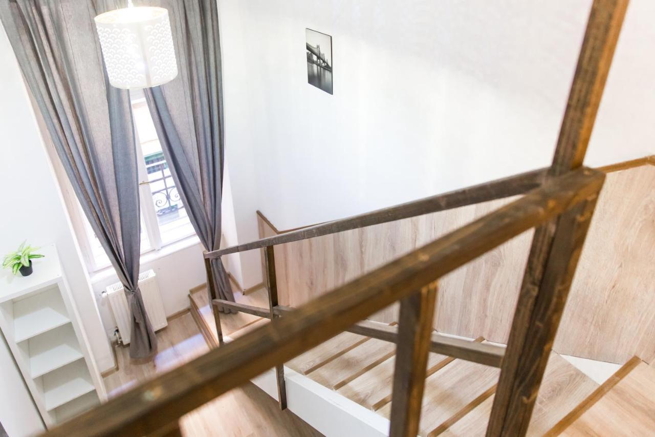 Central Budget Lofts Apartment Budapest Ngoại thất bức ảnh