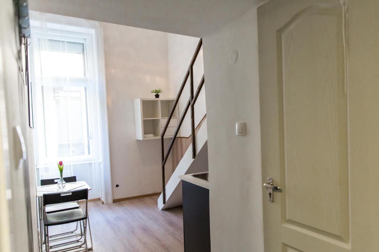Central Budget Lofts Apartment Budapest Ngoại thất bức ảnh